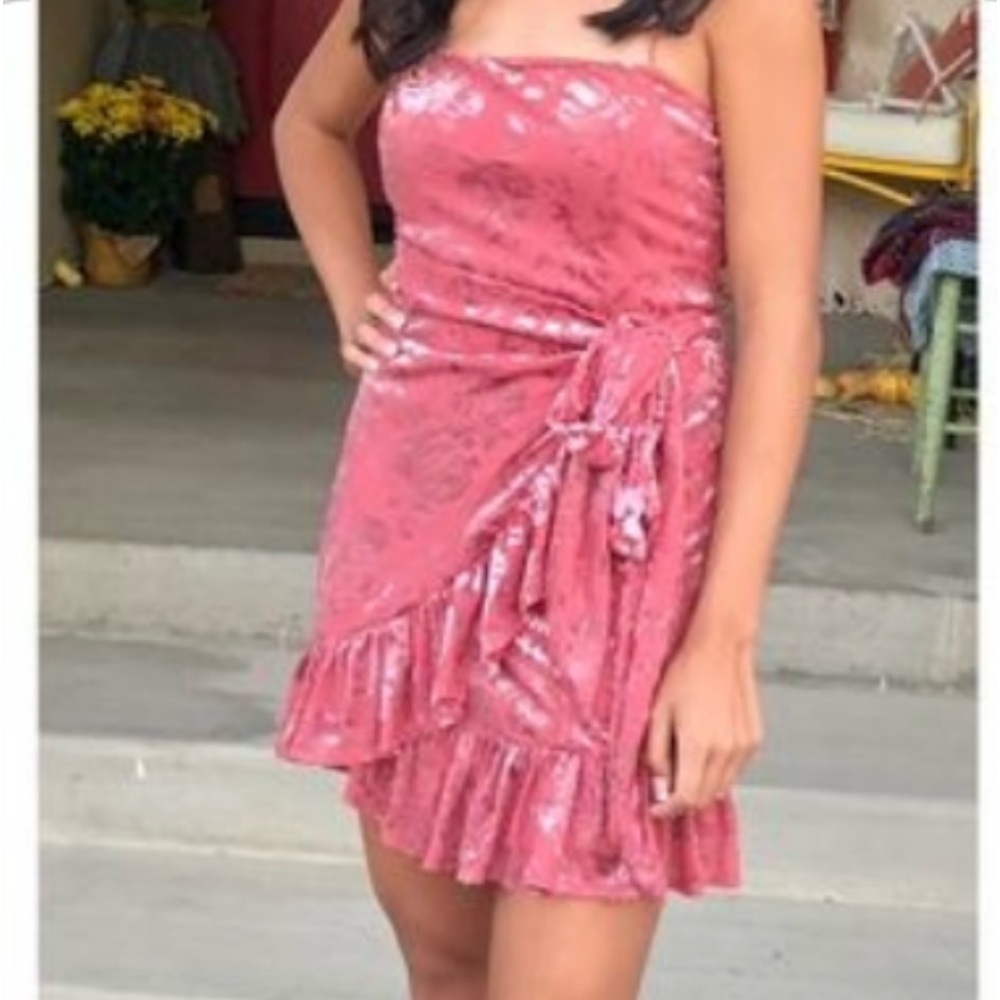 Free People dress, in new condition only worn one time,size small